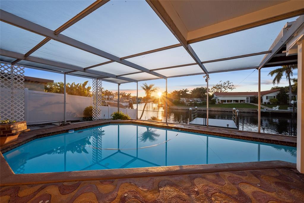 4960 Dover St NE in St. Petersburg, FL - Building Photo