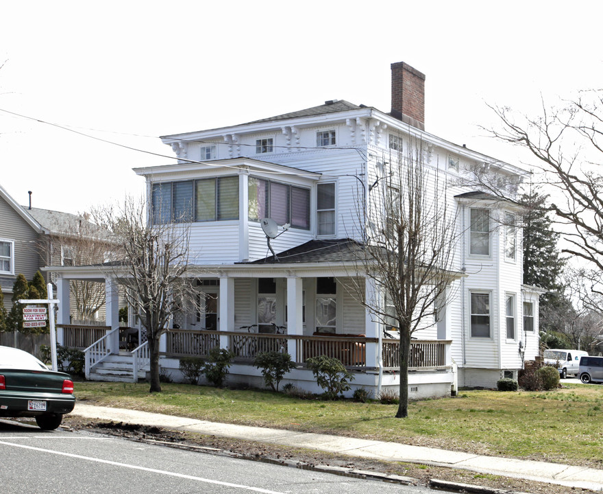 44 Broad St in Manasquan, NJ - Foto de edificio