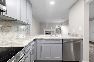 690 NJ-23 in Wayne, NJ - Building Photo - Building Photo