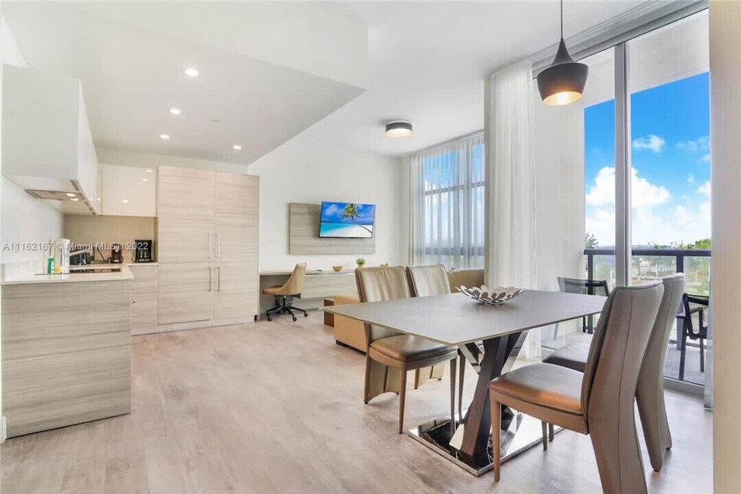 777 N Ocean Dr in Hollywood, FL - Foto de edificio