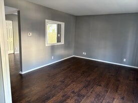 4W S Fernwood Dr in Bolingbrook, IL - Building Photo