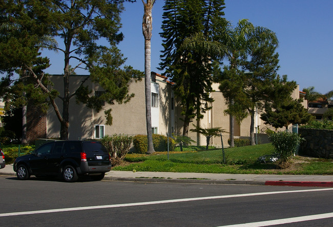 Sabrina Greens Apartment in Carlsbad, CA - Foto de edificio - Building Photo