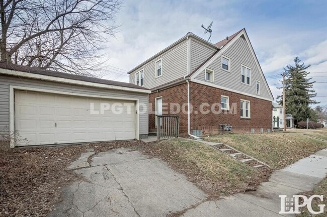 2517 Montebello Rd in Toledo, OH - Building Photo - Building Photo