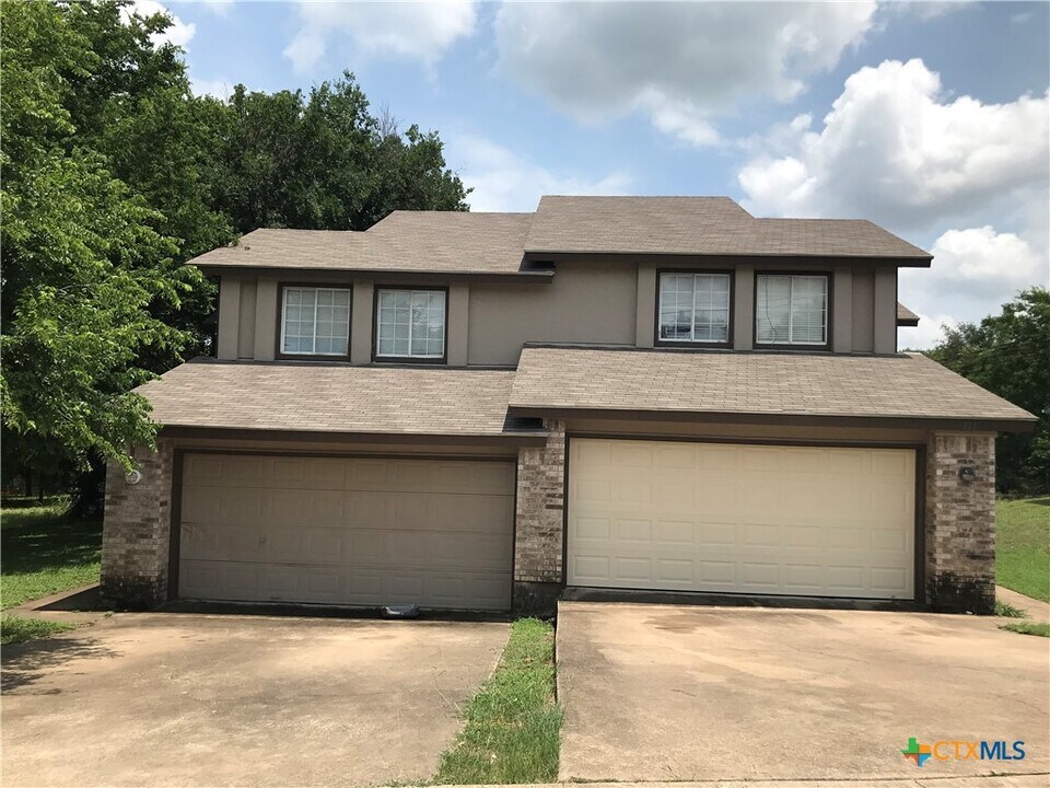 113 Crest Dr in San Marcos, TX - Building Photo