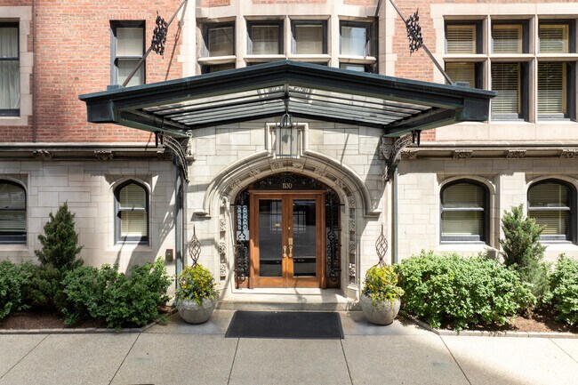 1130 N Lake Shore Dr in Chicago, IL - Building Photo - Building Photo