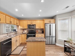 13820 Queens Harbor Rd in Charlotte, NC - Building Photo - Building Photo