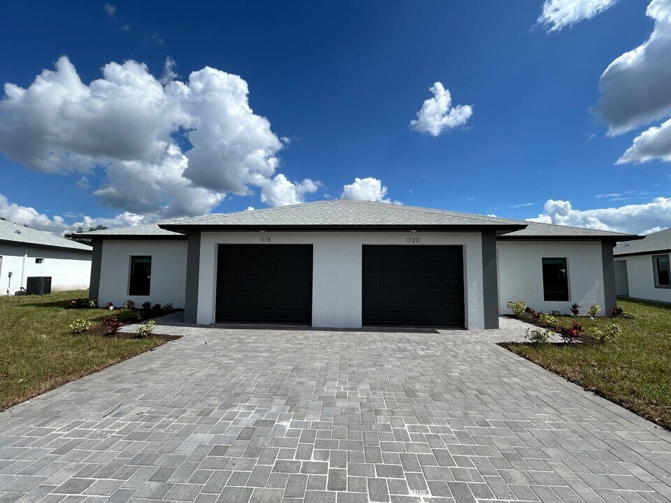 1118 Bismarck Rd in Punta Gorda, FL - Building Photo