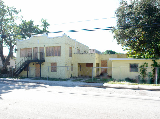 262 NW 69th St in Miami, FL - Foto de edificio - Building Photo