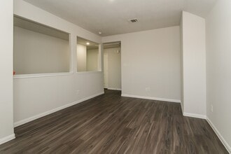 5718 Latta Plantation Dr in Katy, TX - Building Photo - Building Photo