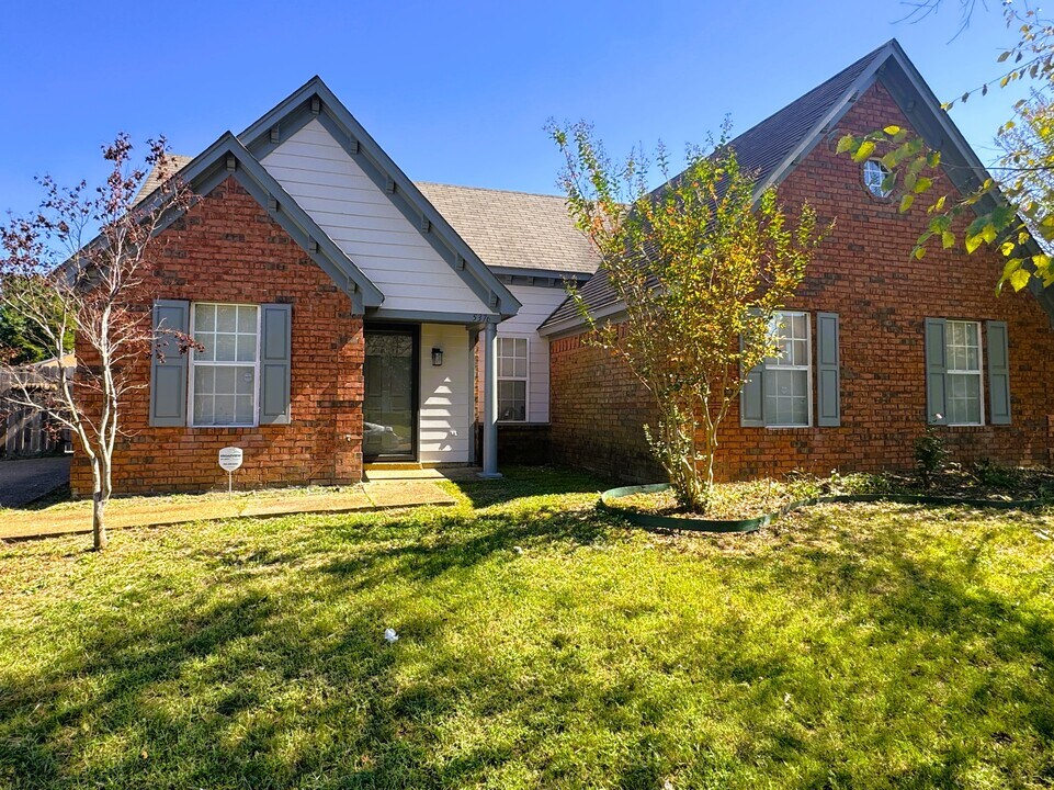 5376 Ragan Ridge Dr in Memphis, TN - Building Photo