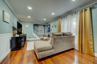 3855 Grosvenor Rd in South Euclid, OH - Building Photo - Building Photo