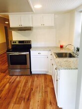 914 Pecan St, Unit B in Clarkston, GA - Foto de edificio - Building Photo
