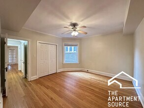 2619 W Greenleaf Ave, Unit 2 in Chicago, IL - Building Photo - Building Photo
