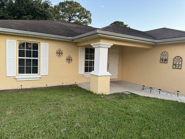 2813 3rd St SW in Lehigh Acres, FL - Building Photo - Building Photo