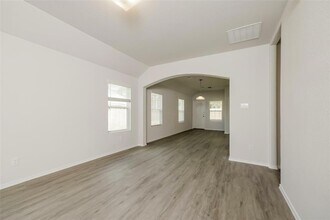 104 Elk Run Ln in Huntsville, TX - Foto de edificio - Building Photo