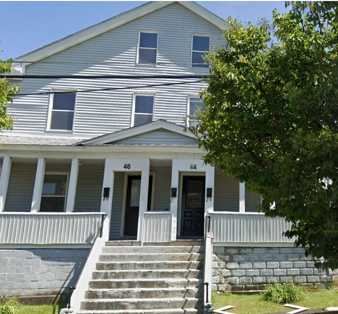 44 Robbins Ave, Unit 44-1 in Pittsfield, MA - Building Photo
