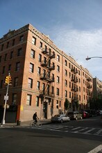 2301 Morris Ave in Bronx, NY - Foto de edificio - Building Photo