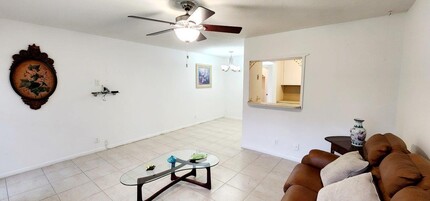 6 Coventry A in West Palm Beach, FL - Building Photo - Building Photo