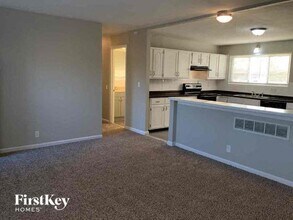 2280 Flight Dr in Florissant, MO - Building Photo - Building Photo