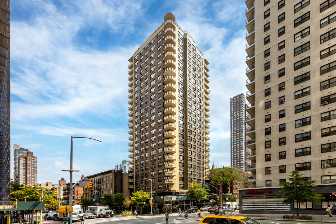 The Corniche in New York, NY - Building Photo