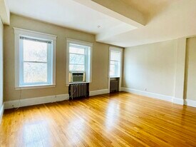 1073 Beacon St, Unit 2C in Brookline, MA - Building Photo