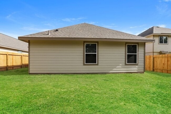 310 Blue Crane St in Huntsville, TX - Building Photo - Building Photo