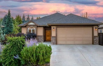 21302 NE Brooklyn Ct, Unit Mountain Room in Bend, OR - Foto de edificio - Building Photo