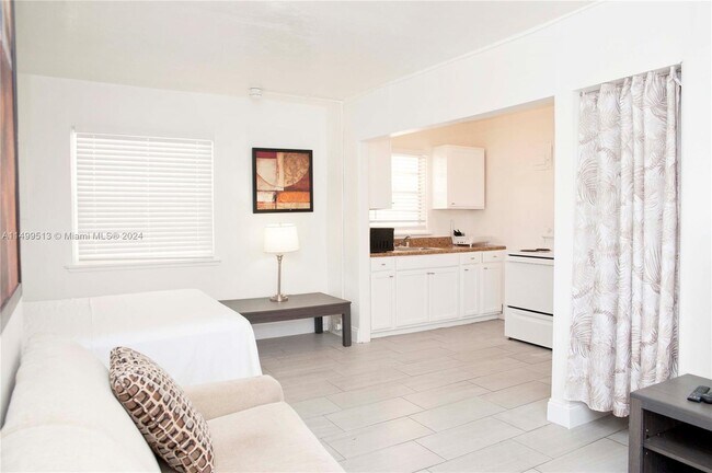 4109 N Ocean Dr, Unit 15 in Lauderdale-by-the-Sea, FL - Building Photo - Building Photo
