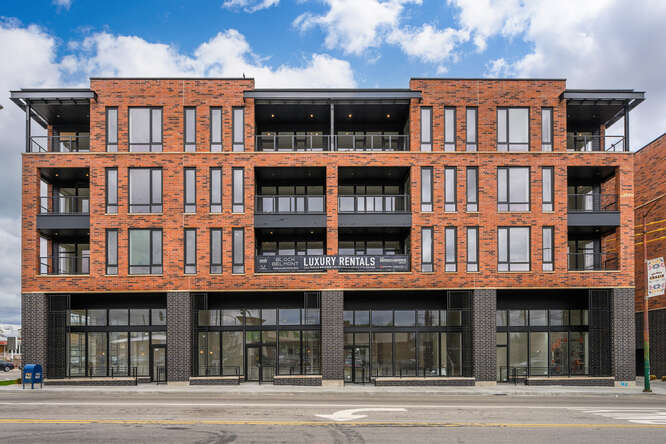 6340 W Belmont Ave in Chicago, IL - Building Photo