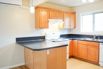 920 SE 50th Ave-Unit -920 in Portland, OR - Building Photo - Building Photo