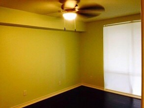 4643 Wild Indigo St-Unit -418 in Houston, TX - Building Photo - Building Photo