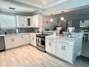 908 SE 10th St in Deerfield Beach, FL - Building Photo - Building Photo