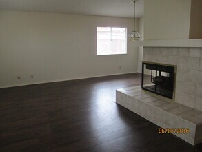 812 Cagney Way in Lompoc, CA - Building Photo - Building Photo
