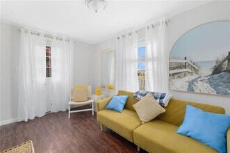 66 Knowlesway, Upper unit in Narragansett, RI - Building Photo - Building Photo