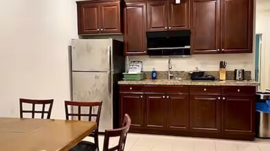 3005 E Hopkins St in Ontario, CA - Foto de edificio - Building Photo