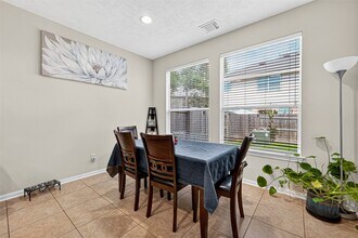 34 S Burberry Park Cir in Spring, TX - Foto de edificio - Building Photo