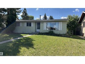 4308-4345 45 Ave in Bonnyville, AB - Building Photo
