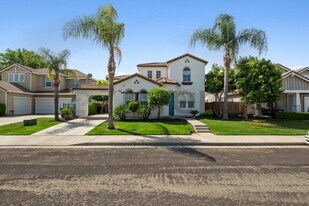 Unit in Tracy, CA - Building Photo