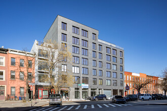 15 Somers St in Brooklyn, NY - Foto de edificio - Building Photo