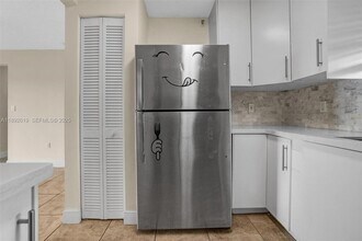 7785 W 30th Ct in Hialeah, FL - Building Photo - Building Photo