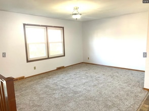 237 Willow Dr in Hartland, WI - Building Photo - Building Photo
