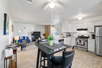 823 Taulbee Ln in Austin, TX - Building Photo - Building Photo