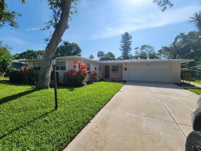 613 Yupon Ave in New Smyrna Beach, FL - Building Photo - Building Photo