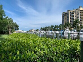 3355 N Key Dr, Unit 11 in Ft. Myers, FL - Building Photo - Building Photo
