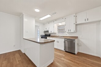 1411 Mimosa Ln in Rosenberg, TX - Foto de edificio - Building Photo