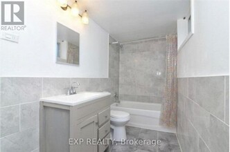 964 Danforth Rd in Toronto, ON - Building Photo - Building Photo