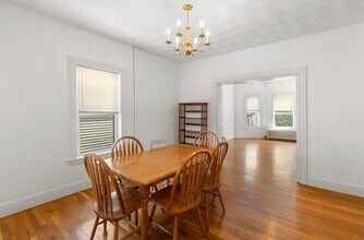 21 Conwell St, Unit 2 in Somerville, MA - Foto de edificio - Building Photo