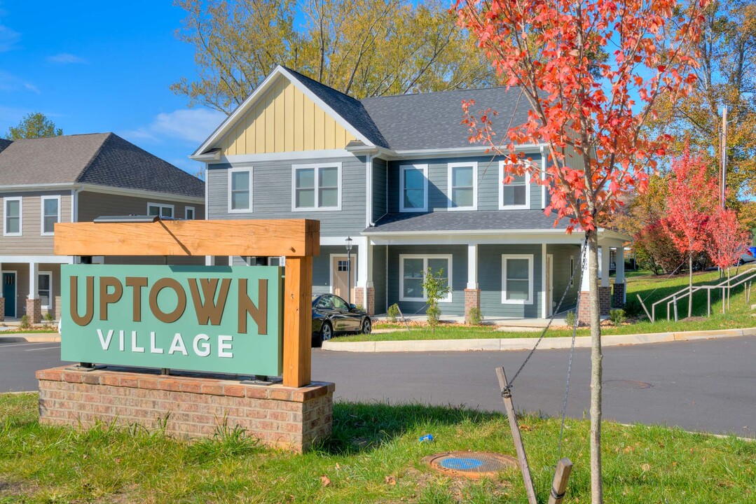 Uptown Village in Blacksburg, VA - Foto de edificio