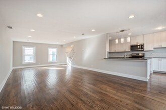 736 Green Bay Rd in Winnetka, IL - Building Photo - Building Photo