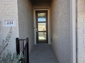 221 Bauer Lp in Liberty Hill, TX - Building Photo - Building Photo